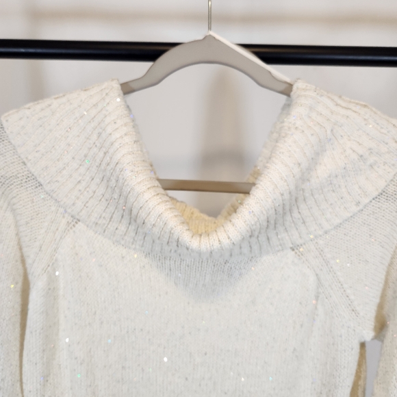 NWT MICHAEL KORS Off the Shoulder Sweater Color bone w/irradescant sequins LARGE - Picture 3 of 8